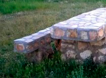 Nueva mesa con bancos en el merendero del Tejar