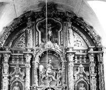 Antiguo retablo barroco del altar mayor de la iglesia de Masegoso, destruido en la Guerra Civil. Fotografa de Toms Camarillo (dcada de 1920  1930). Centro de la Fotografa y la Imagen Histrica de Guadalajara (C.E.F.I.H.G.U.), Diputacin de Guadalajara (http://cefihgu.es/)